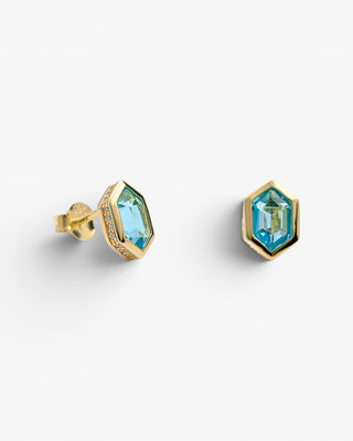 Pendientes pequeños con piedra hexagonal baño dorado tono aguamarina