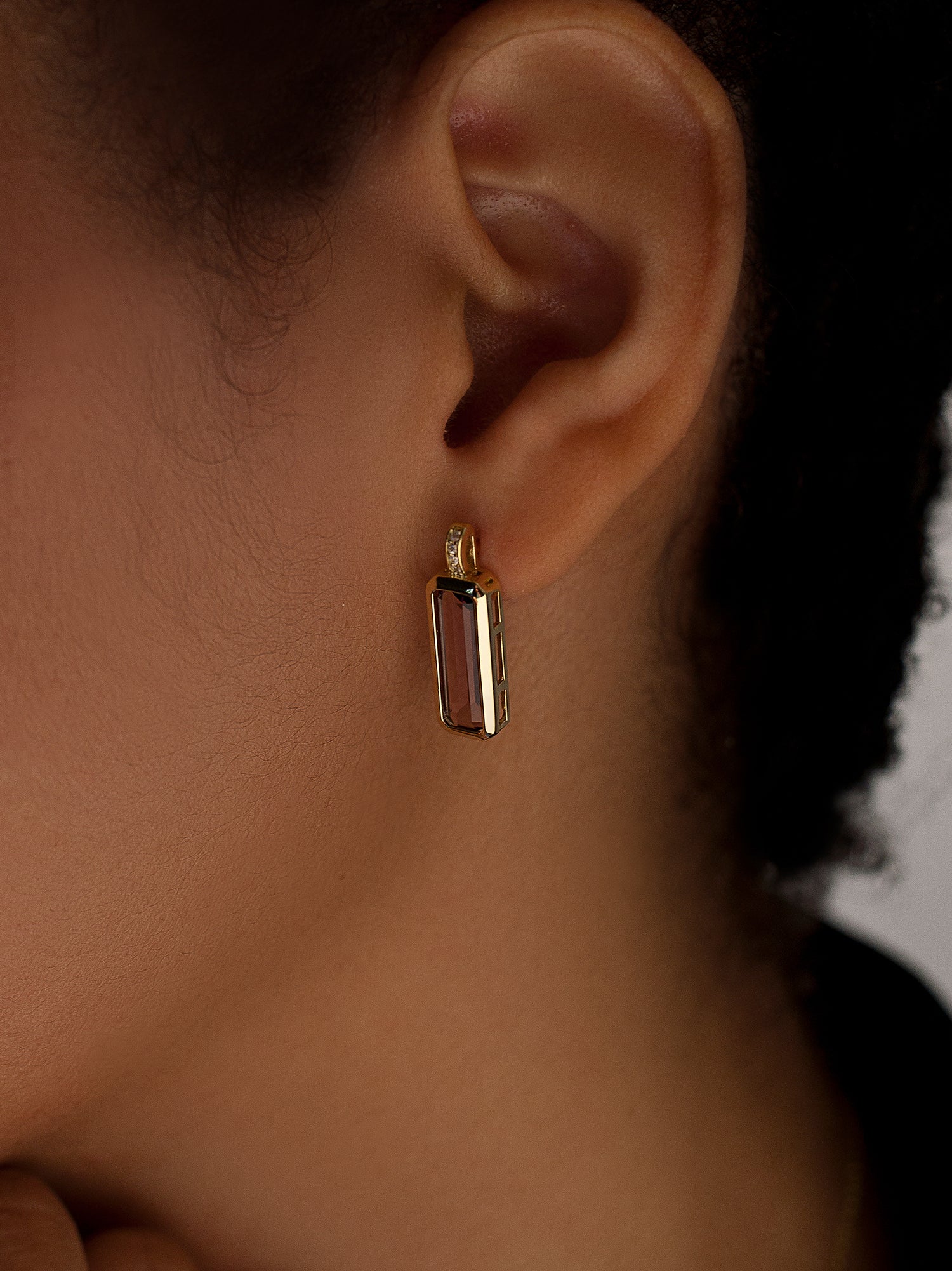 Pendientes con piedras talla radiante tono rosa