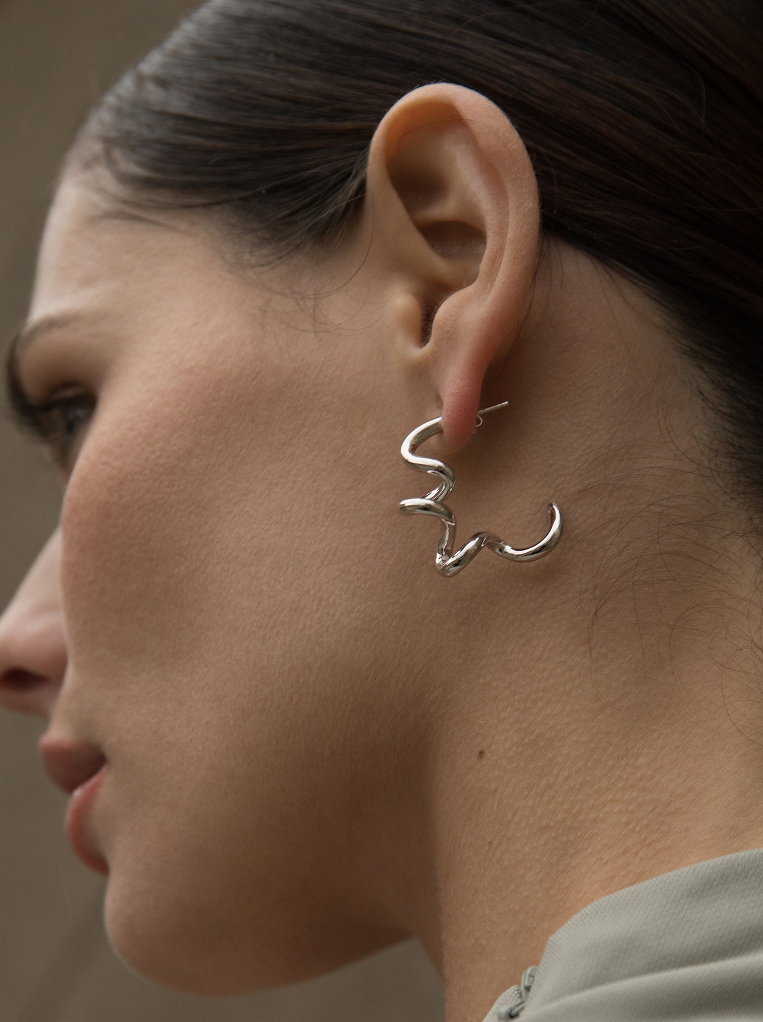 Pendientes originales de plata diseño aro tirabuzón
