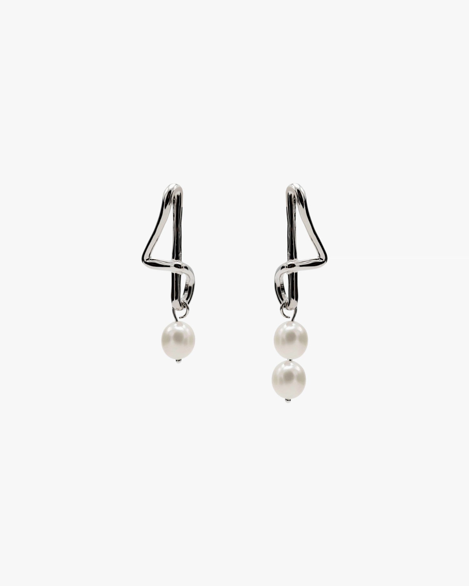 Pendientes perlas de plata con diseño geomérico