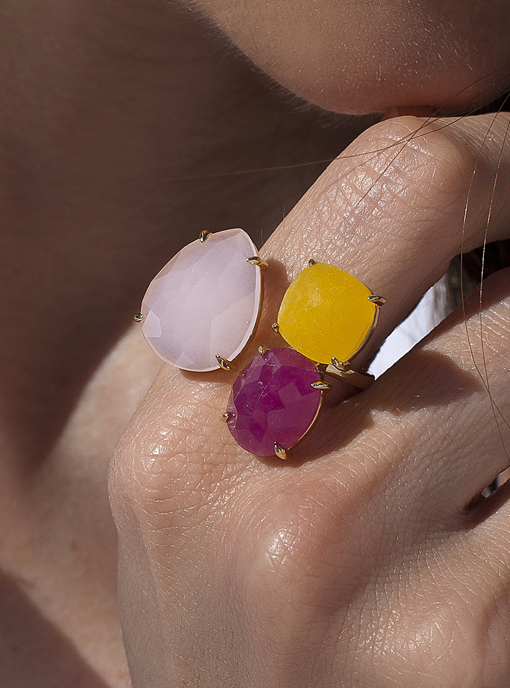 Anillos de plata con piedras diseño abierto en tonos rosados
