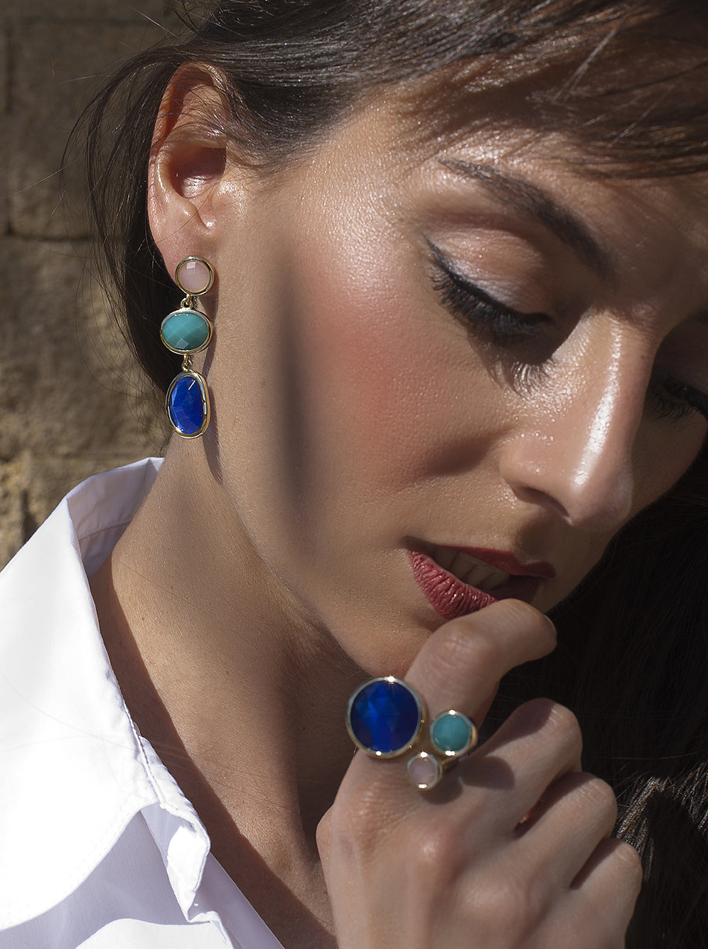 Rings with round cut stones with lapis lazuli