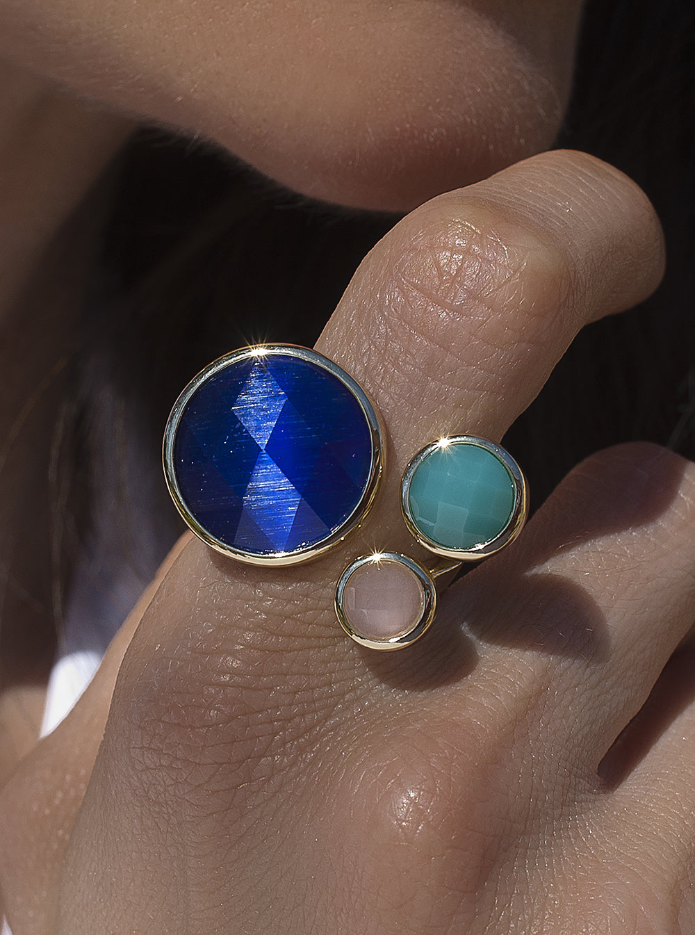 Rings with round cut stones with lapis lazuli