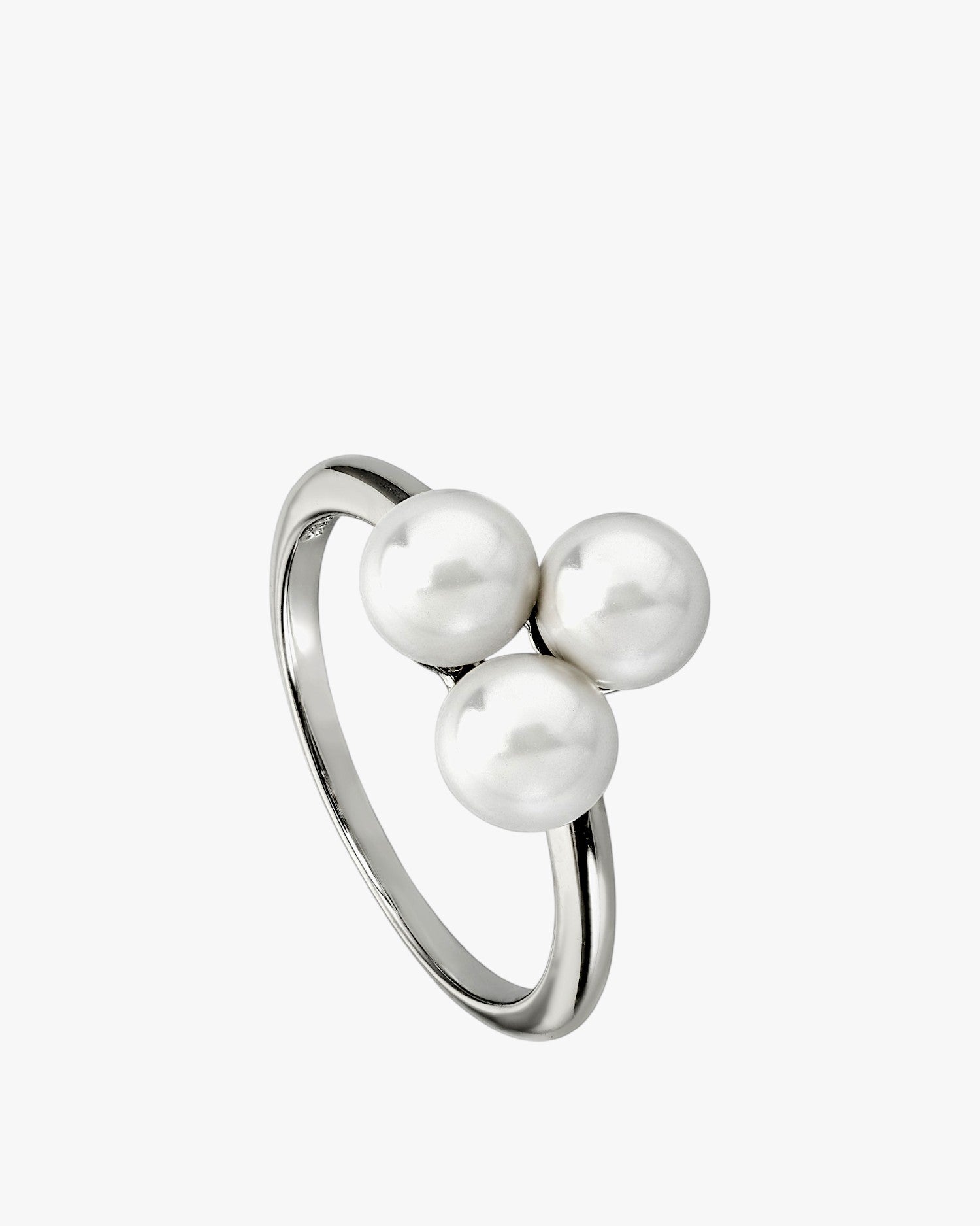 Anillos con perlas de plata diseño clásico con tres perlas