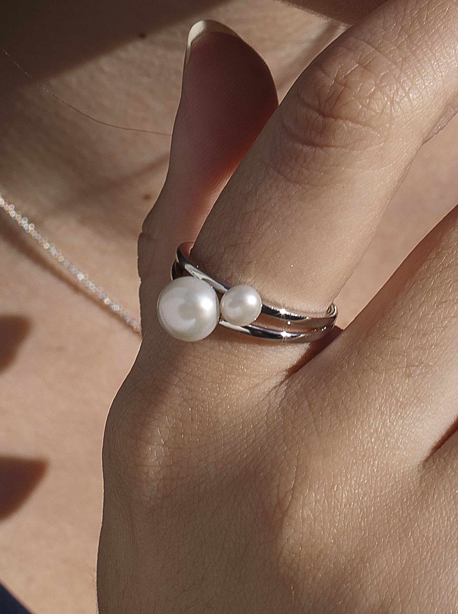Silver pearl rings with double rail and double pearl