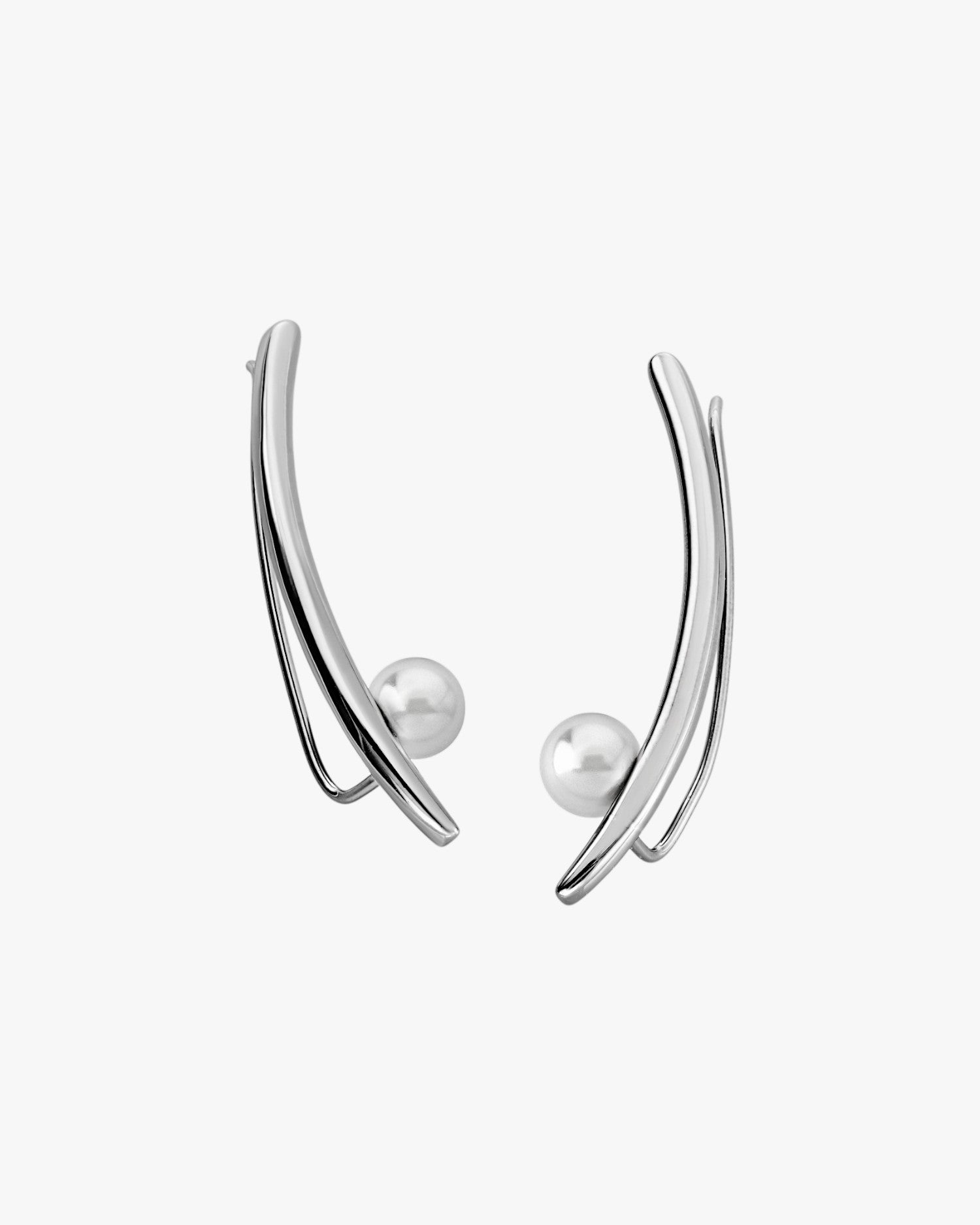 Pendientes trepadores de plata con una perla