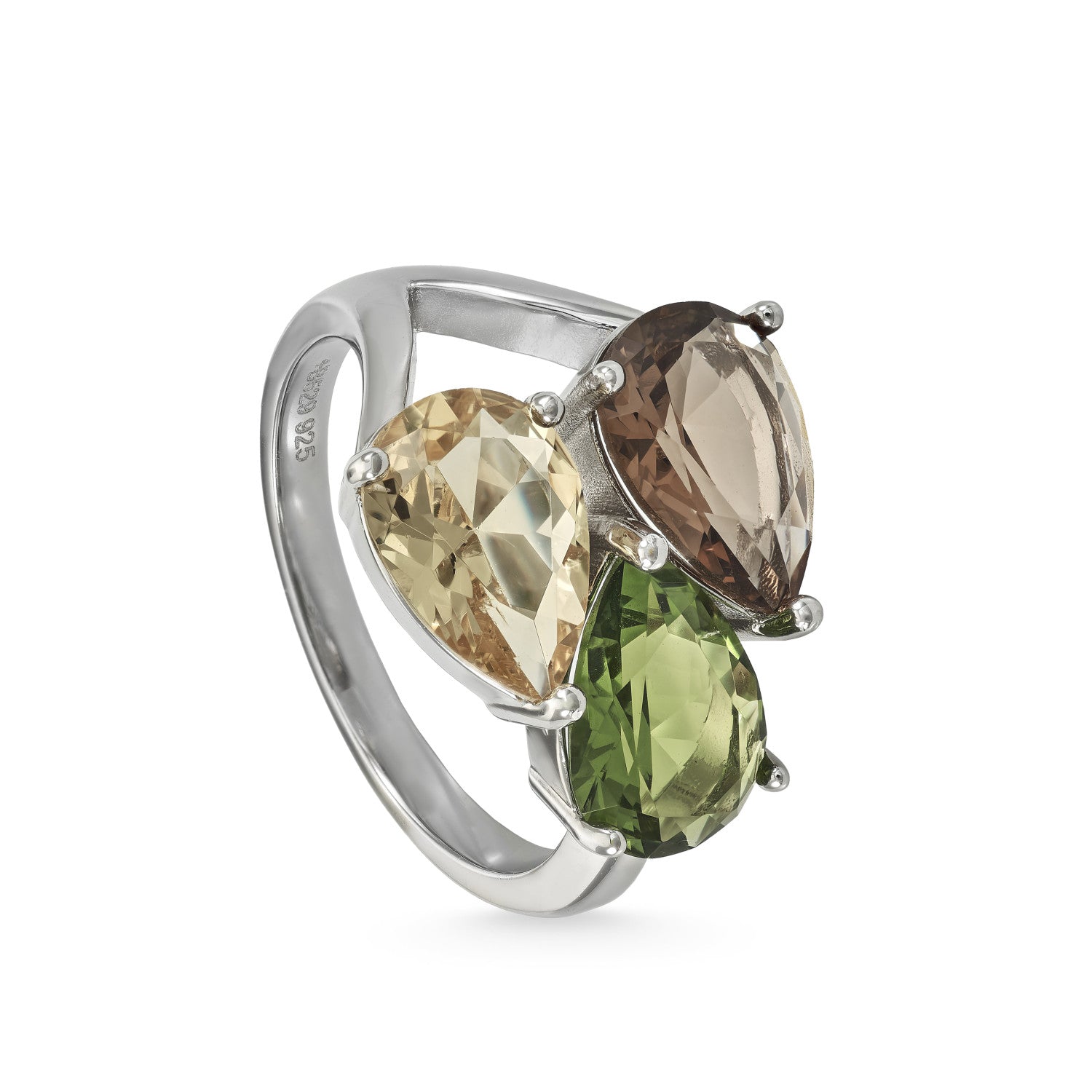 Bagues serties de trois pierres précieuses aux tons naturels