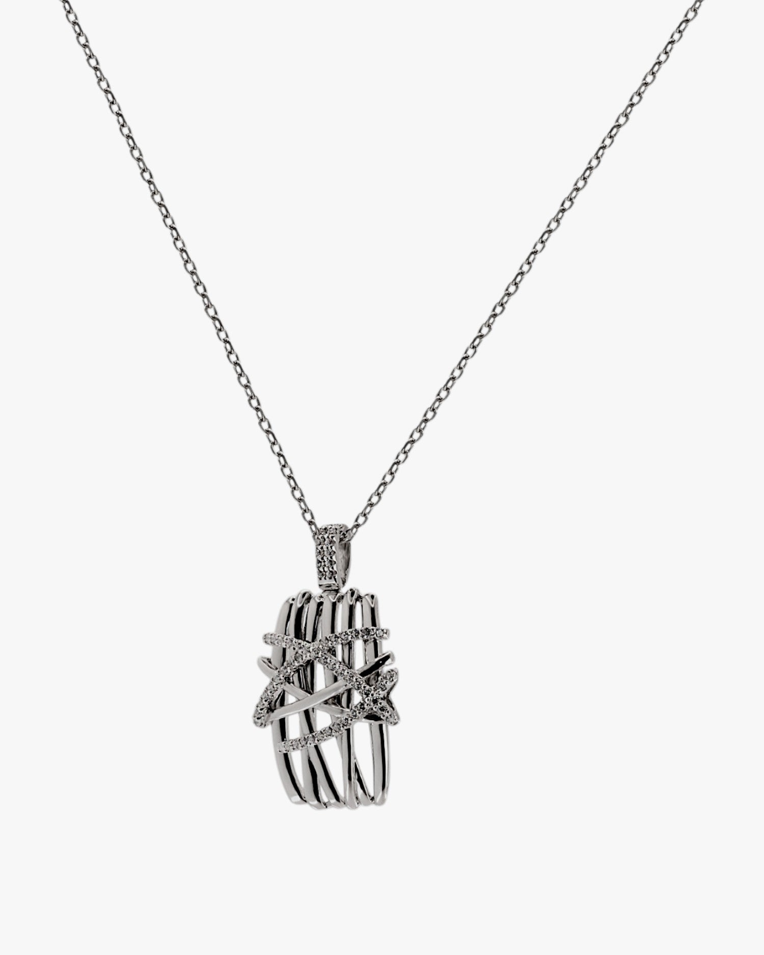 Colgante brillante de plata con detalle entrecruzado