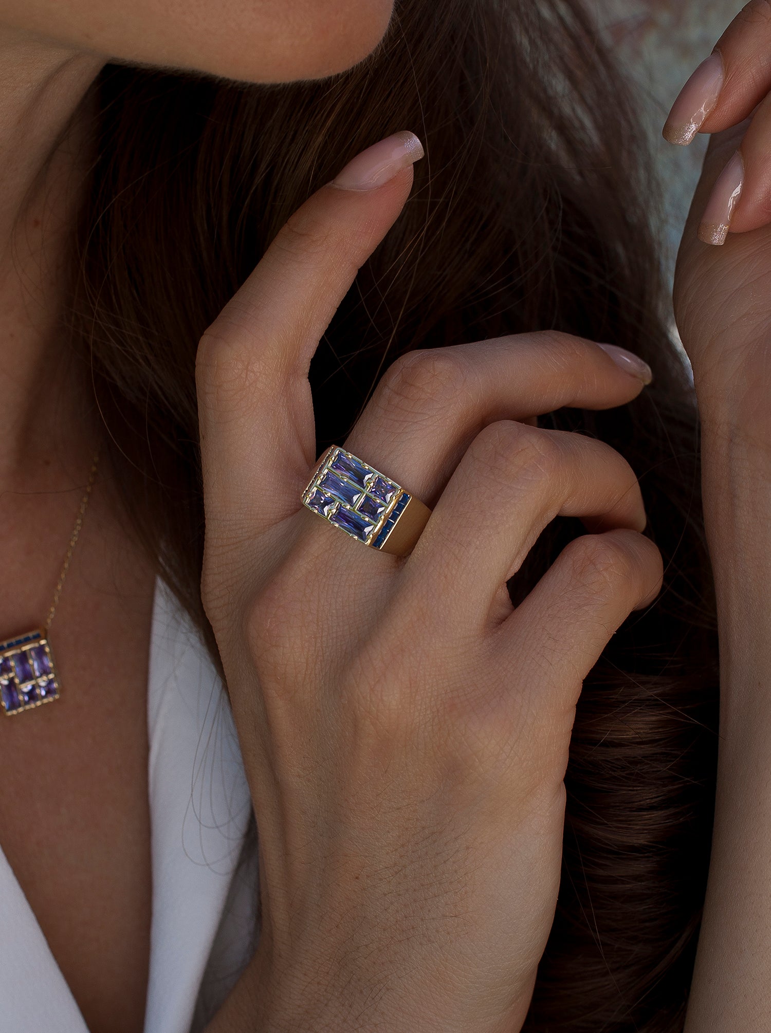 Anillos con piedras en tono amatista y zafiro