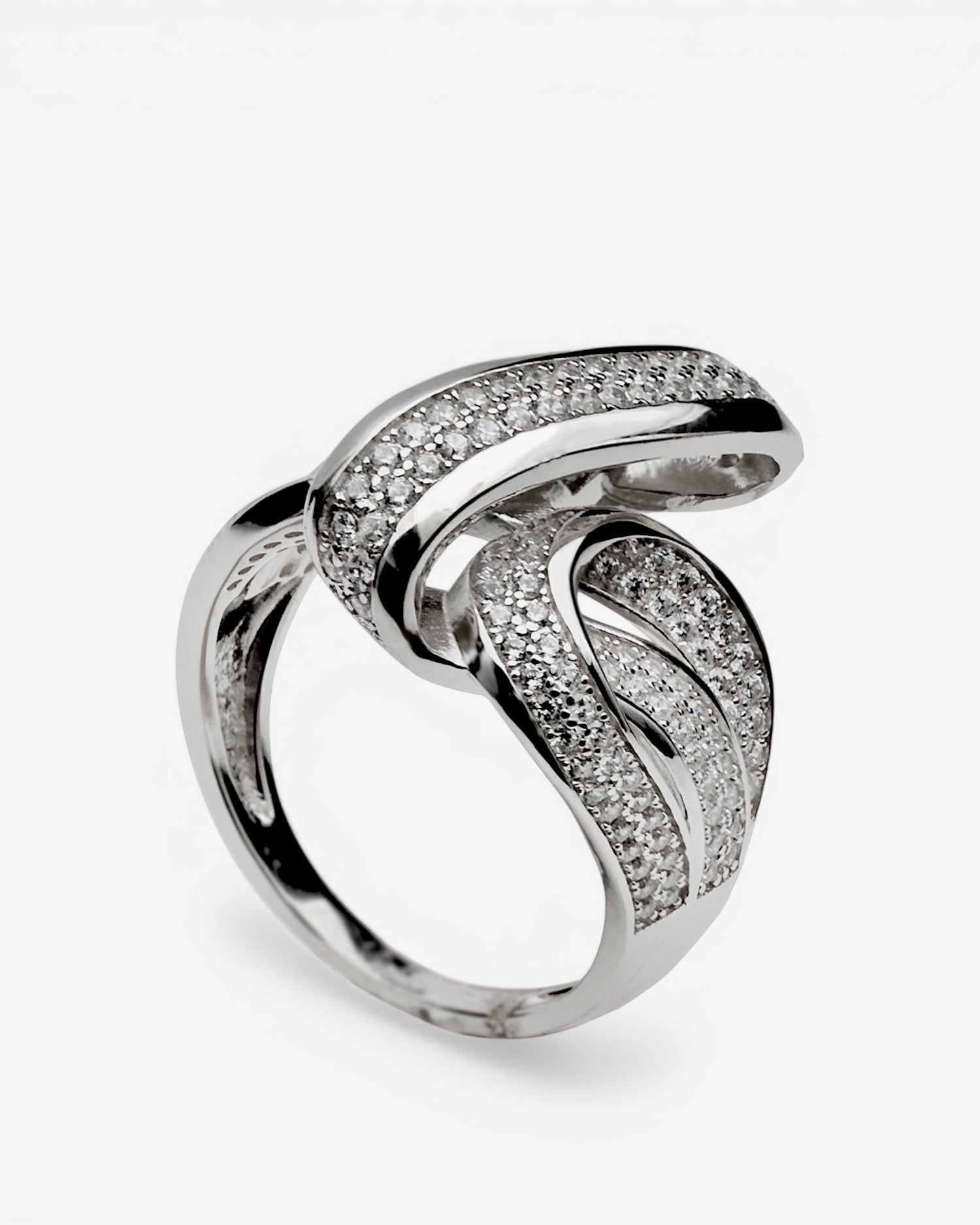 Anillos de diseño estilo serpentina con circonitas