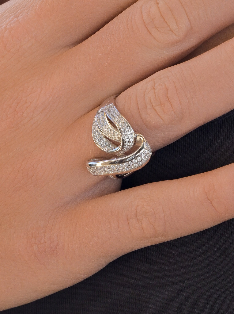 Anneaux de design style serpentin avec zircons