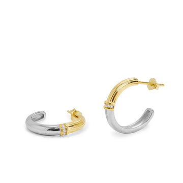 Pendientes bicolor de plata estilo aro con tira de circonitas