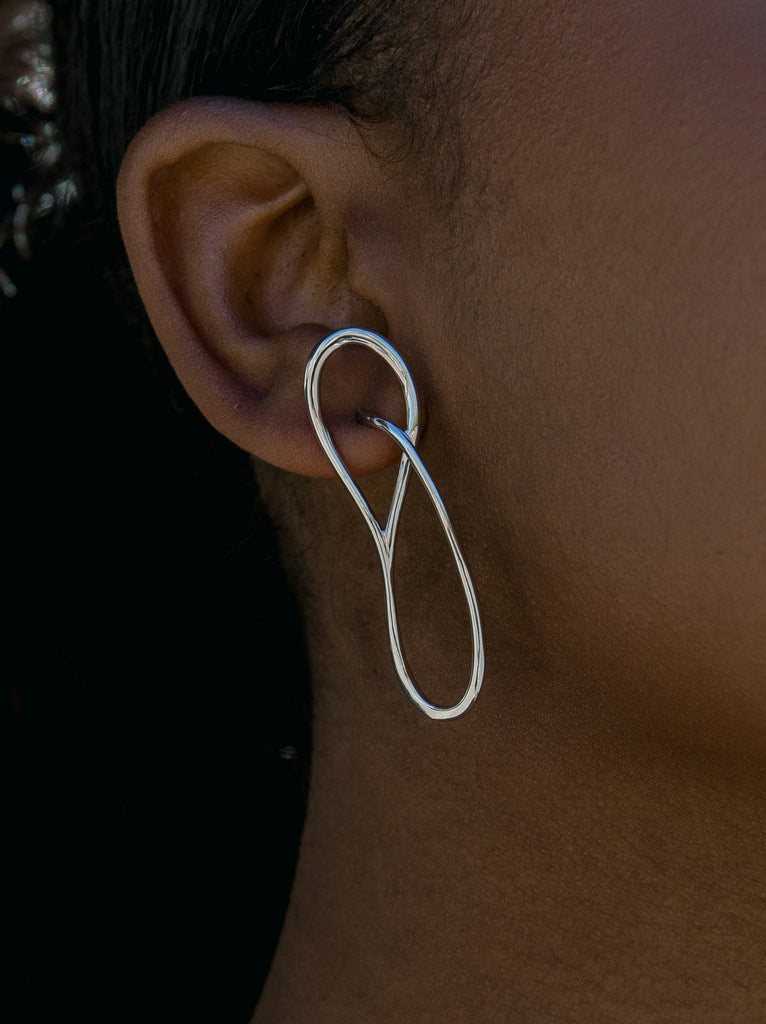 Pendientes originales de plata estilo curvilíneo