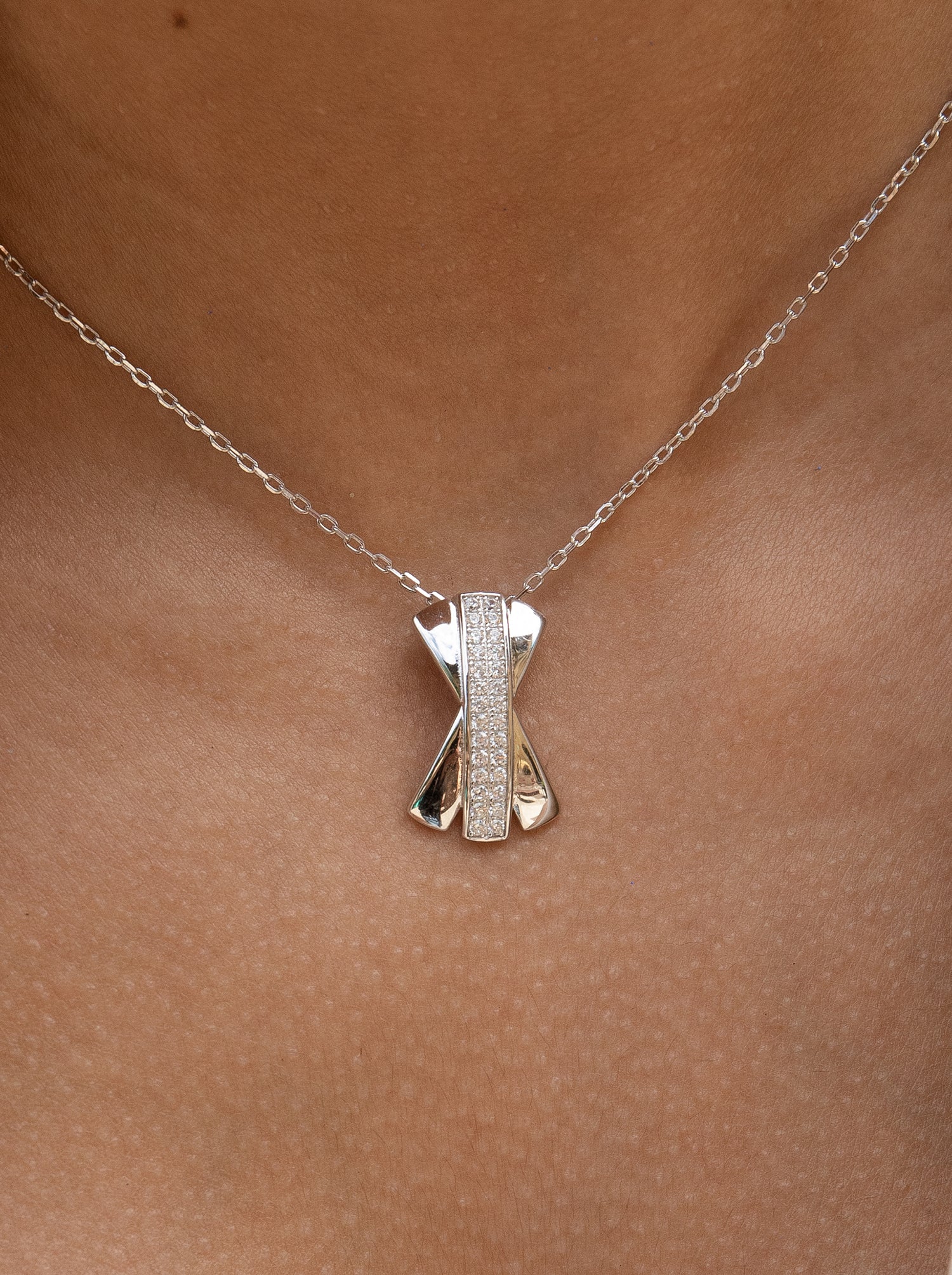 pendentif argent brillante design croix avec zircons