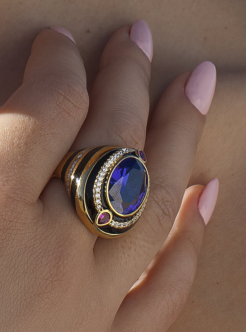 Rings with colored stones in amethyst tones