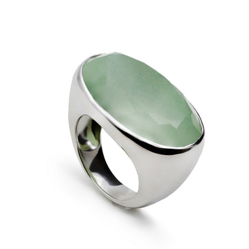 Bagues serties de pierres, design raffiné dans les tons verts