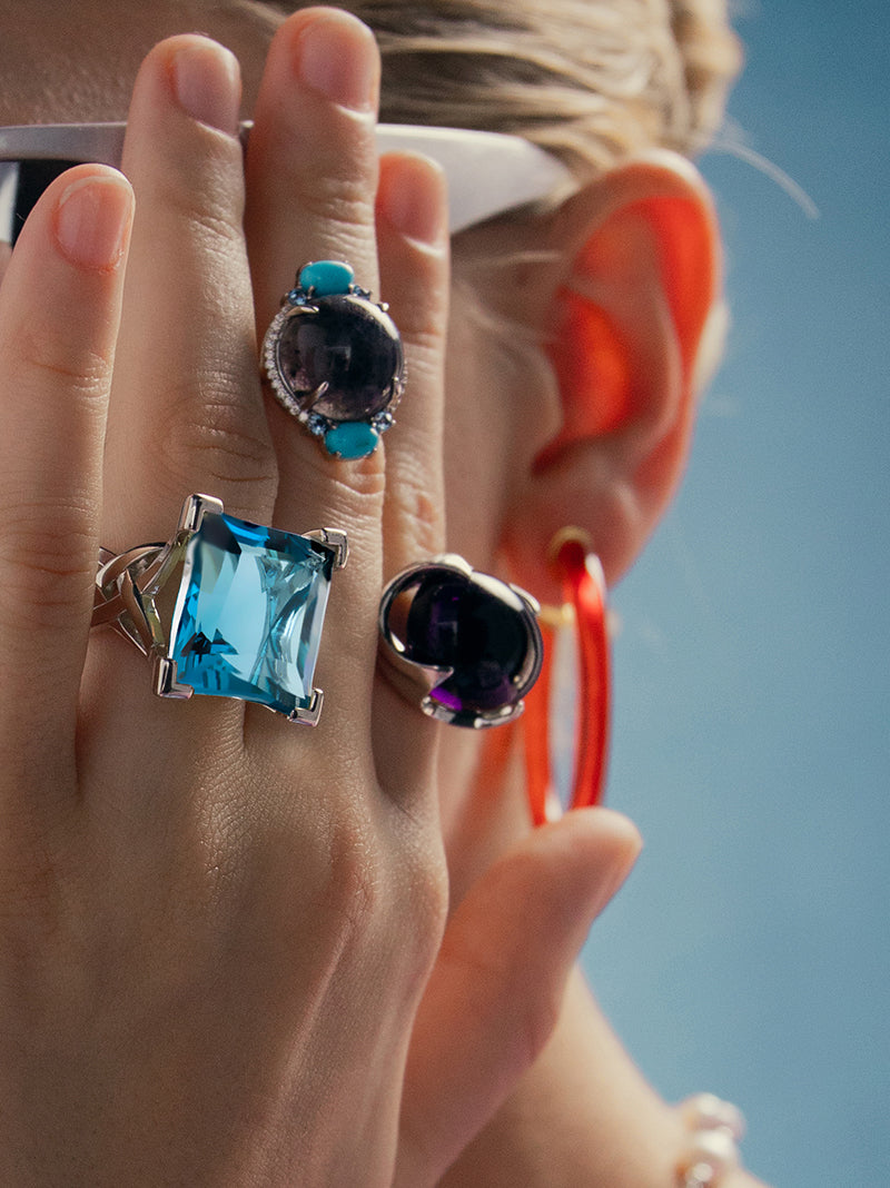Anillos con piedras diseño ovalado en tono púrpura