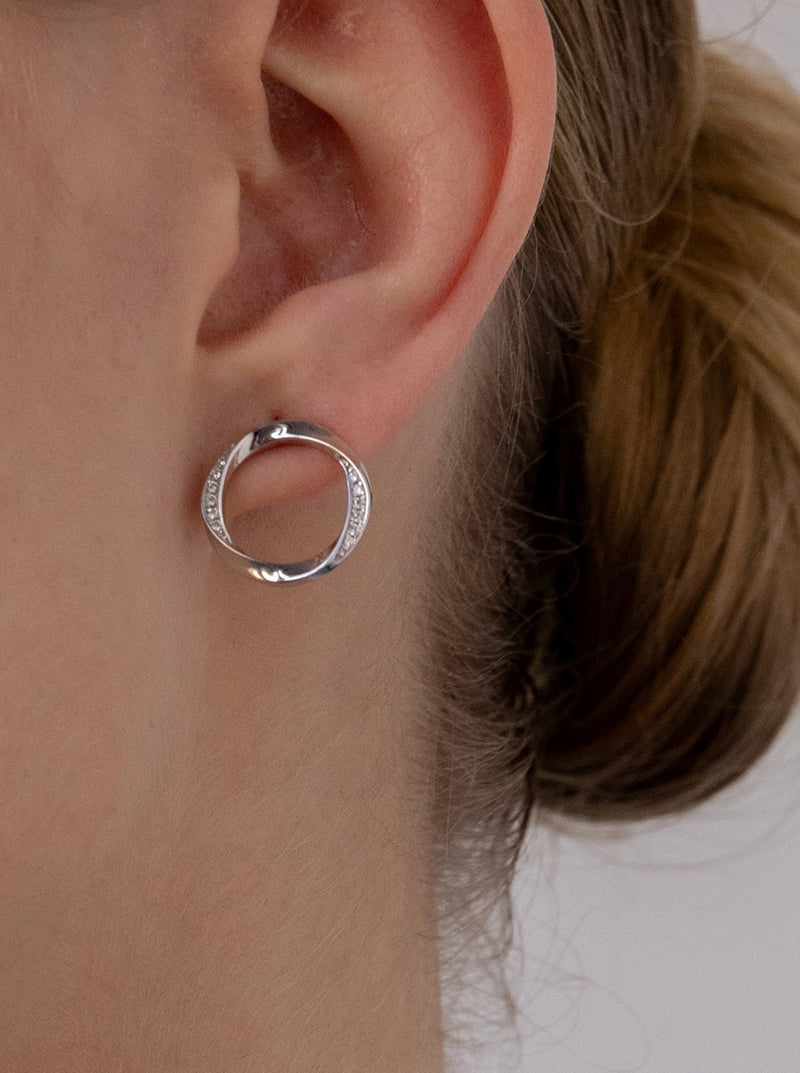 boucles d'oreilles créole design enveloppant avec zircons