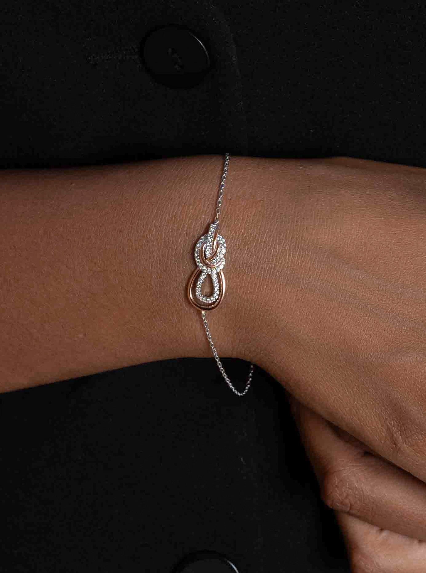 bracelet bicolore en rose et zircons blanc en design entrelacé