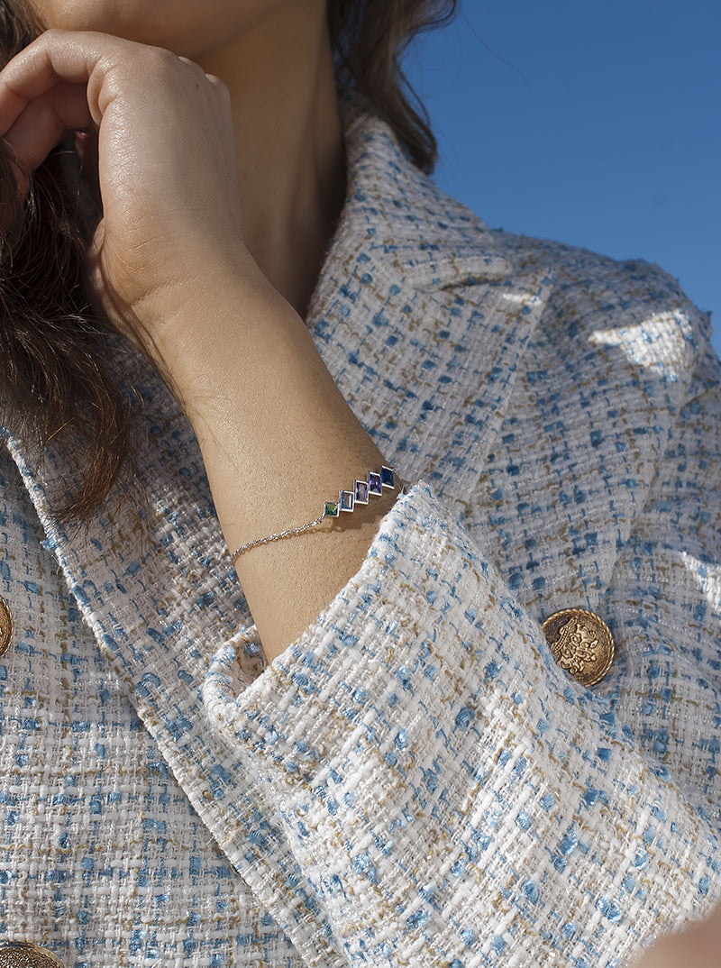 Pulsera con piedras tono azul estilo geométrico
