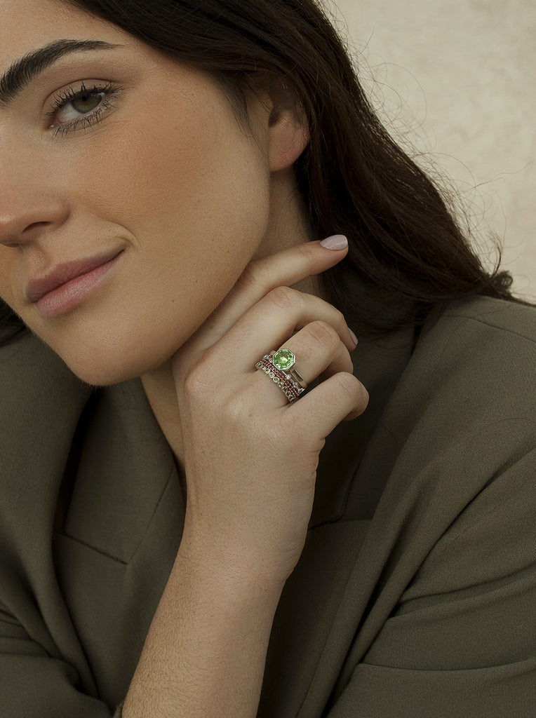 Anillos con piedras motivo hexagonal tono verde manzana