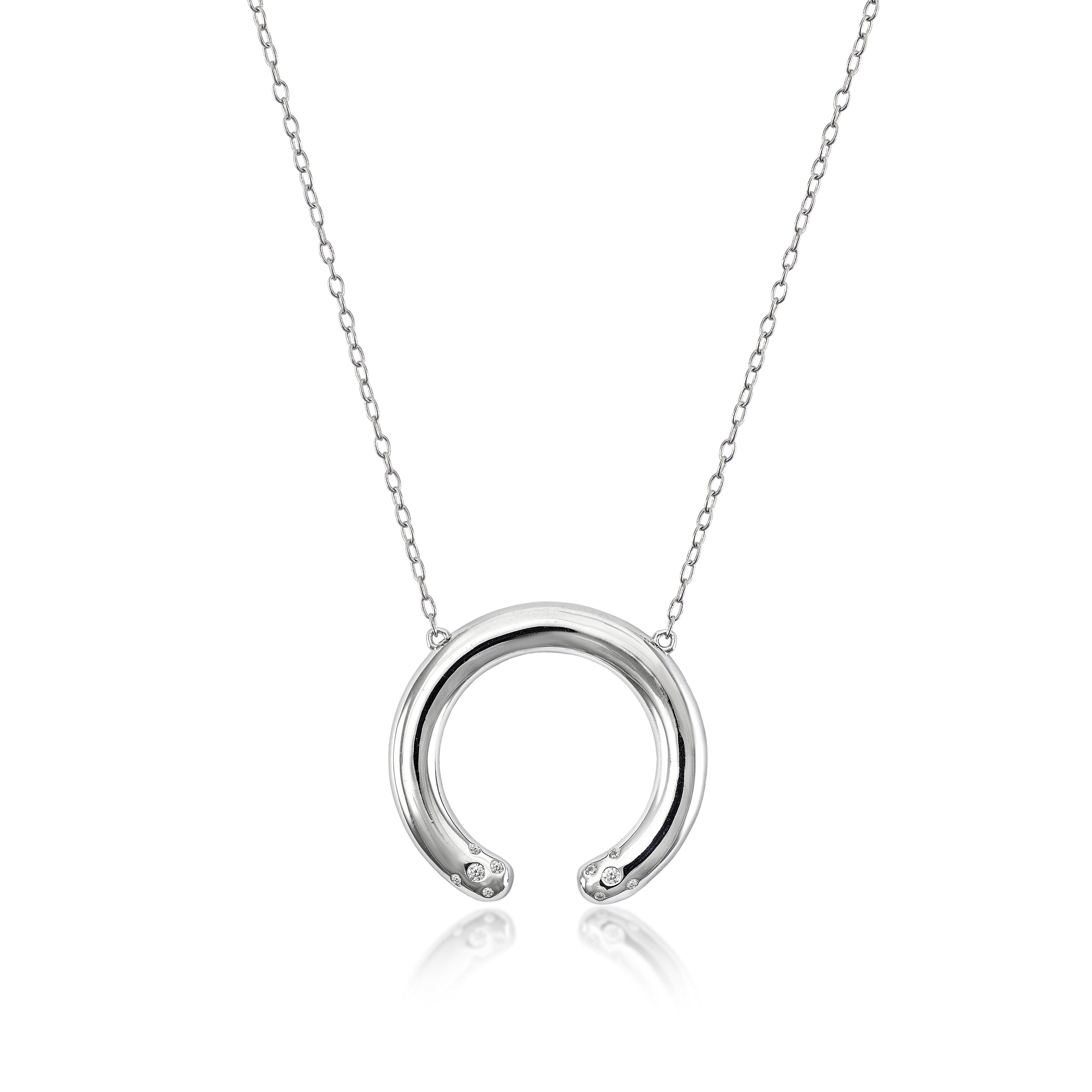 Colgante de plata diseño circular con obertura y circonitas