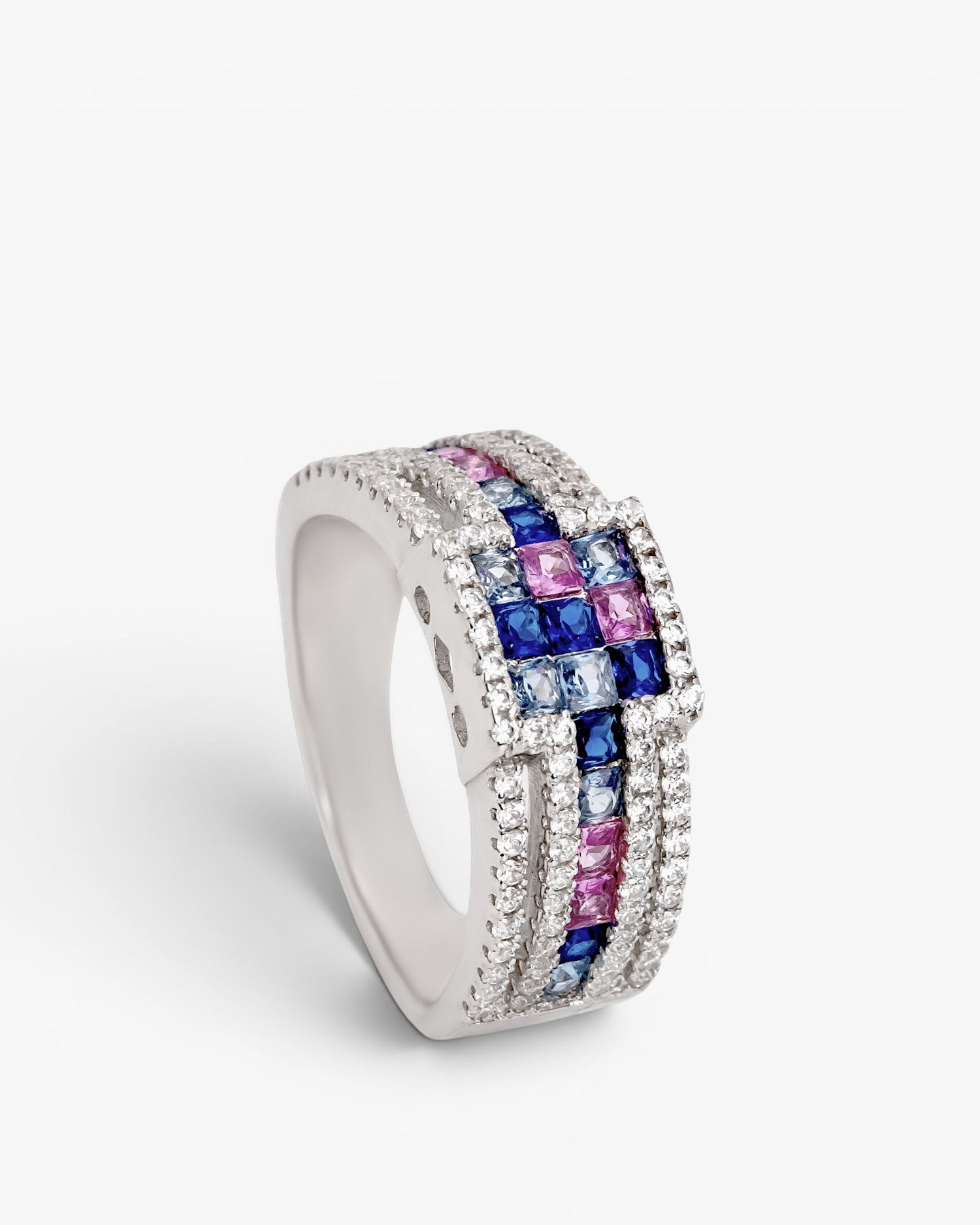 Bague en argent ornée de pierres aux nuances de bleu