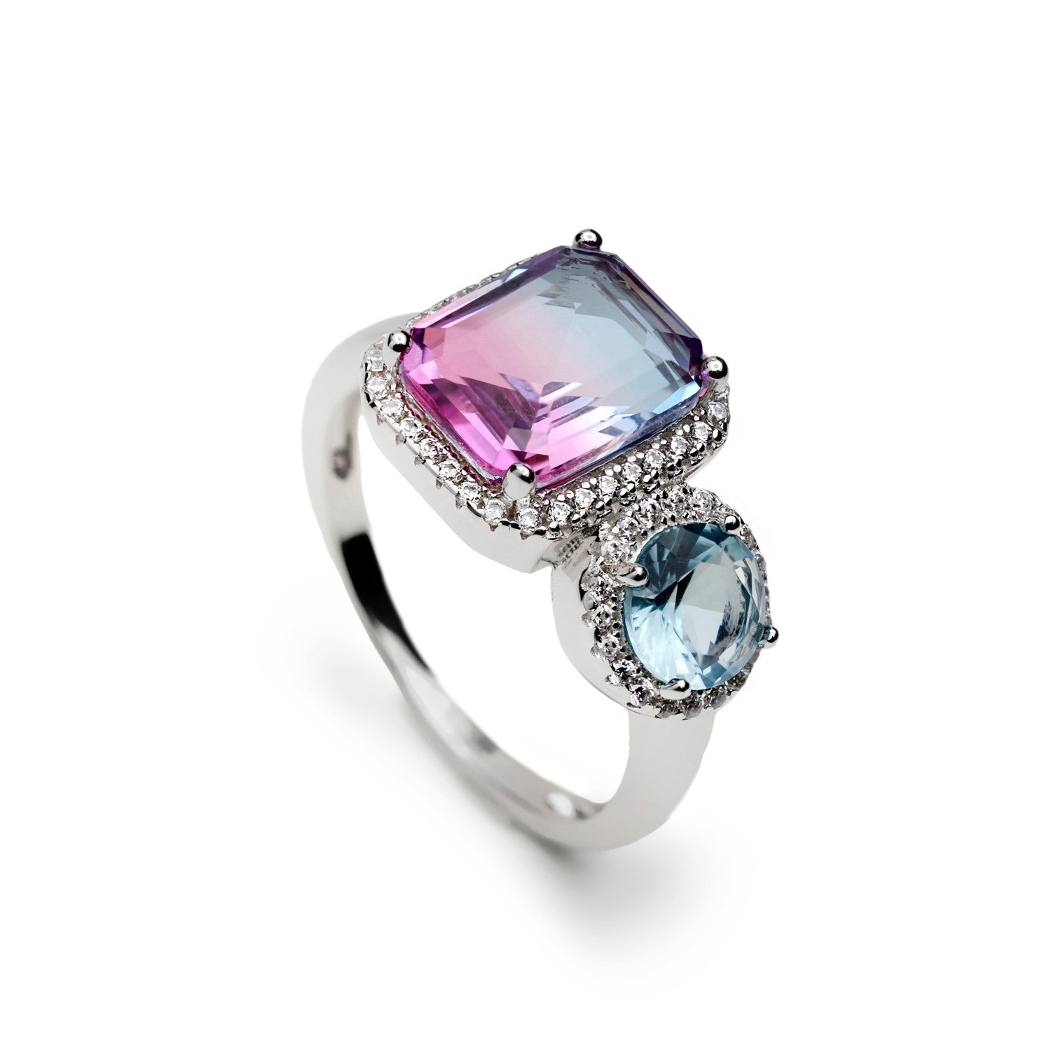 Anillos con piedras de colores en tonos azul y rosa