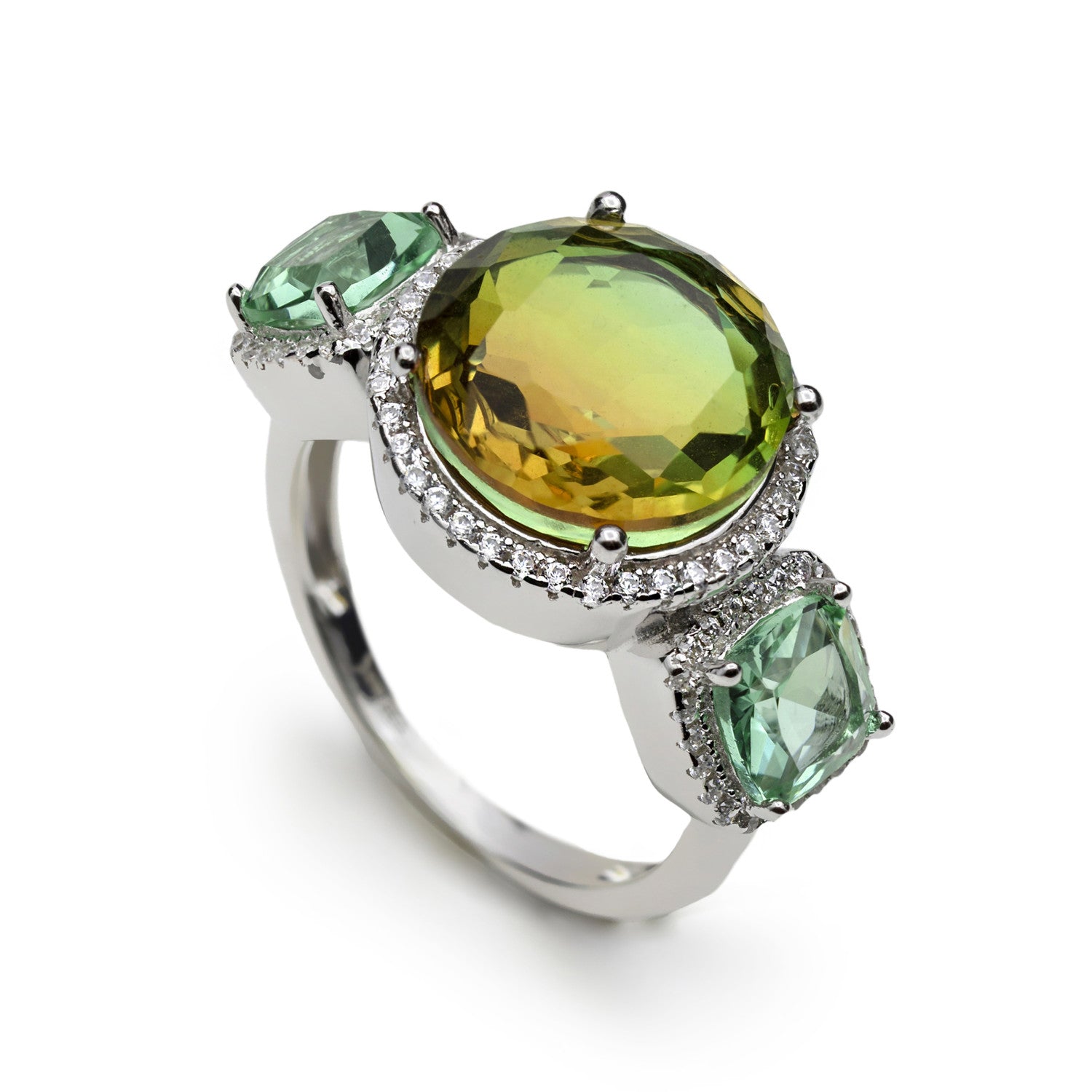 Bagues ornées de pierres aux nuances de vert et d'orange