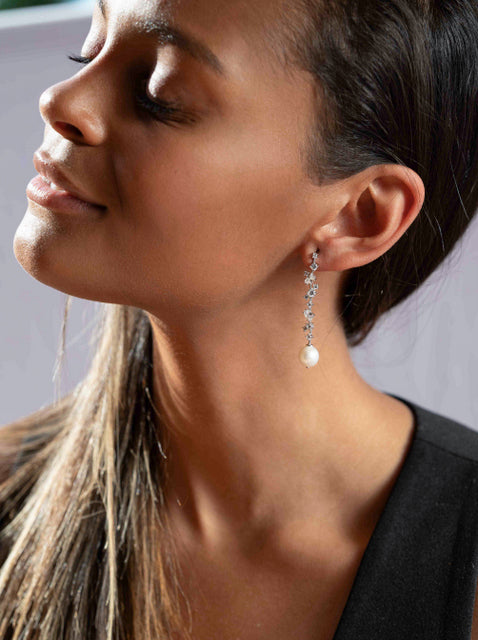 Pendientes novia largos con circonitas y perla