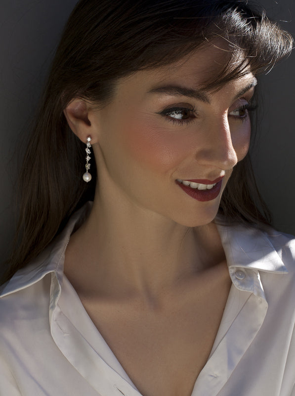 Pendientes novia de plata largos con circonitas irregulares y perla