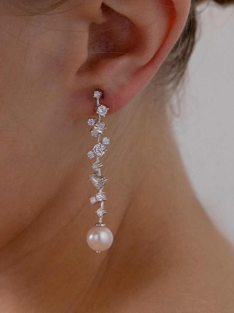 Pendientes novia de plata largos con circonitas irregulares y perla