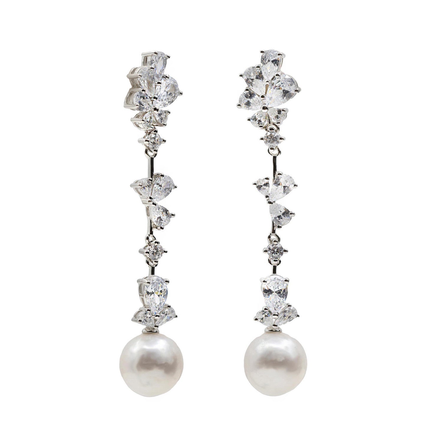 Pendientes novia largos con circonitas y acabada con una perla en motivos florales