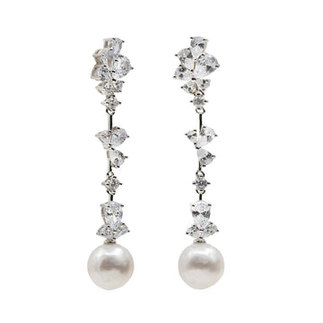 Pendientes novia largos con circonitas y acabada con una perla en motivos florales