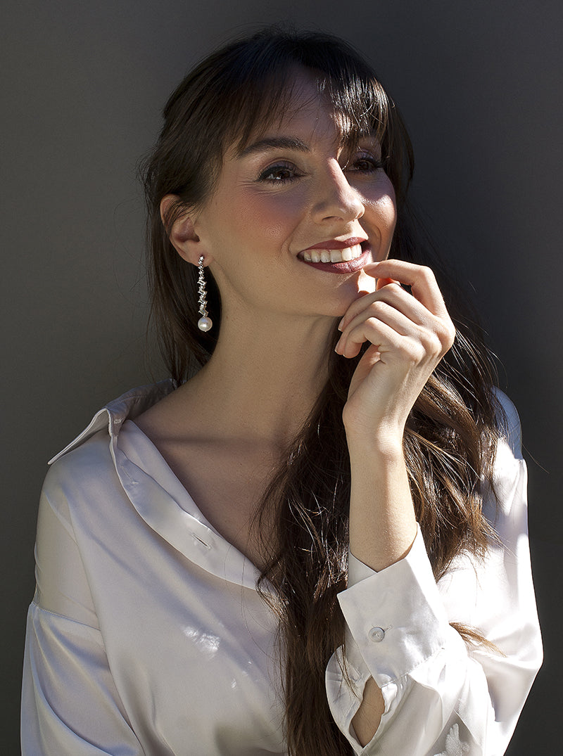 Pendientes novia largos con circonitas rectangulares y acabados en perla