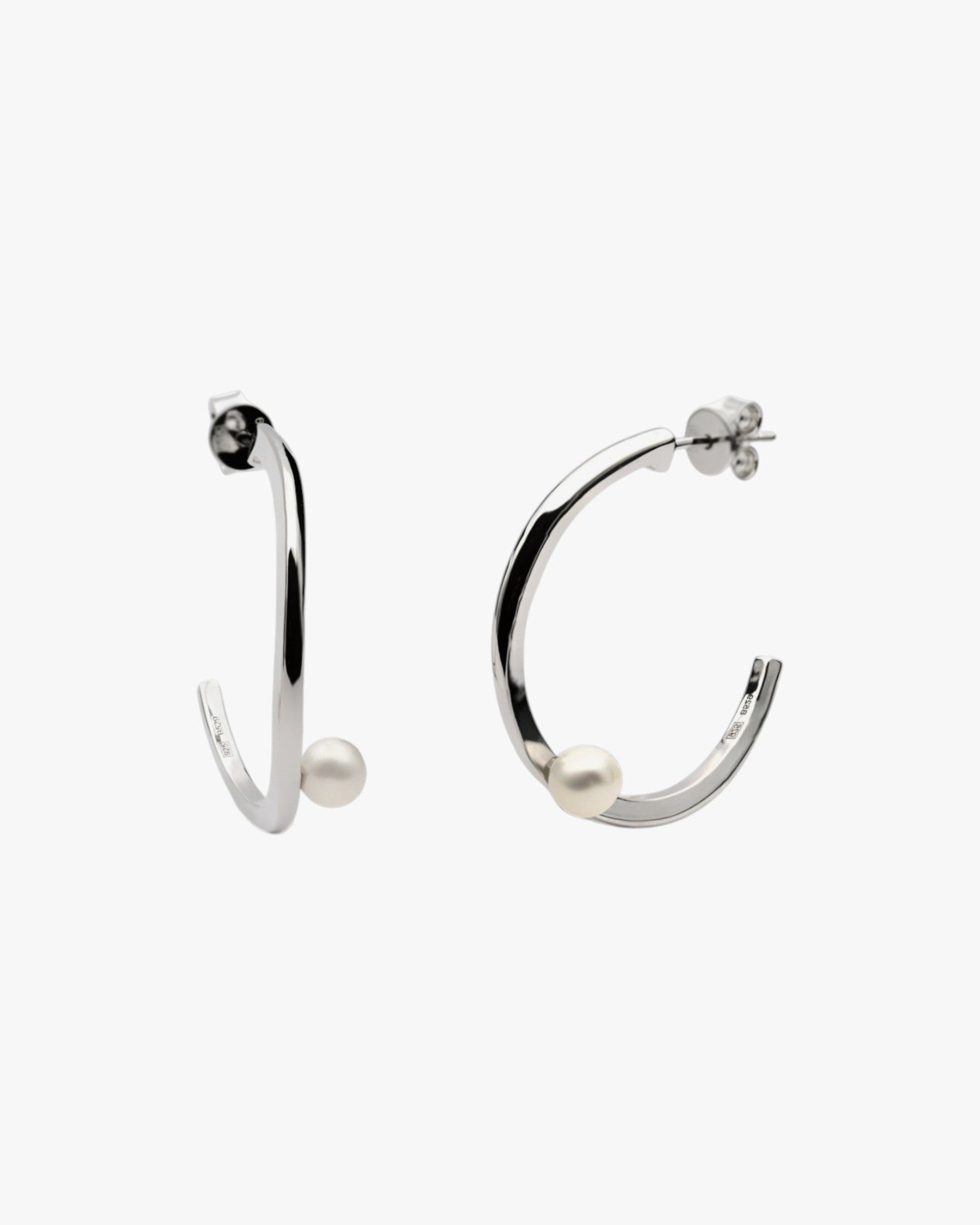 Minimalist design hoop earrings with pearl