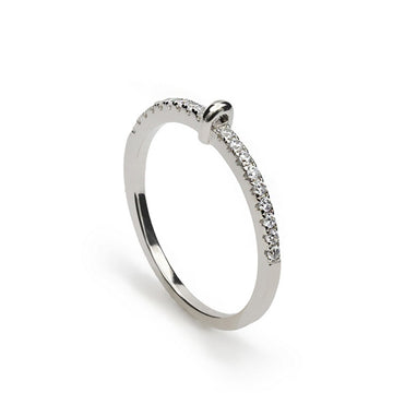 Anillo fino con circonitas lineal