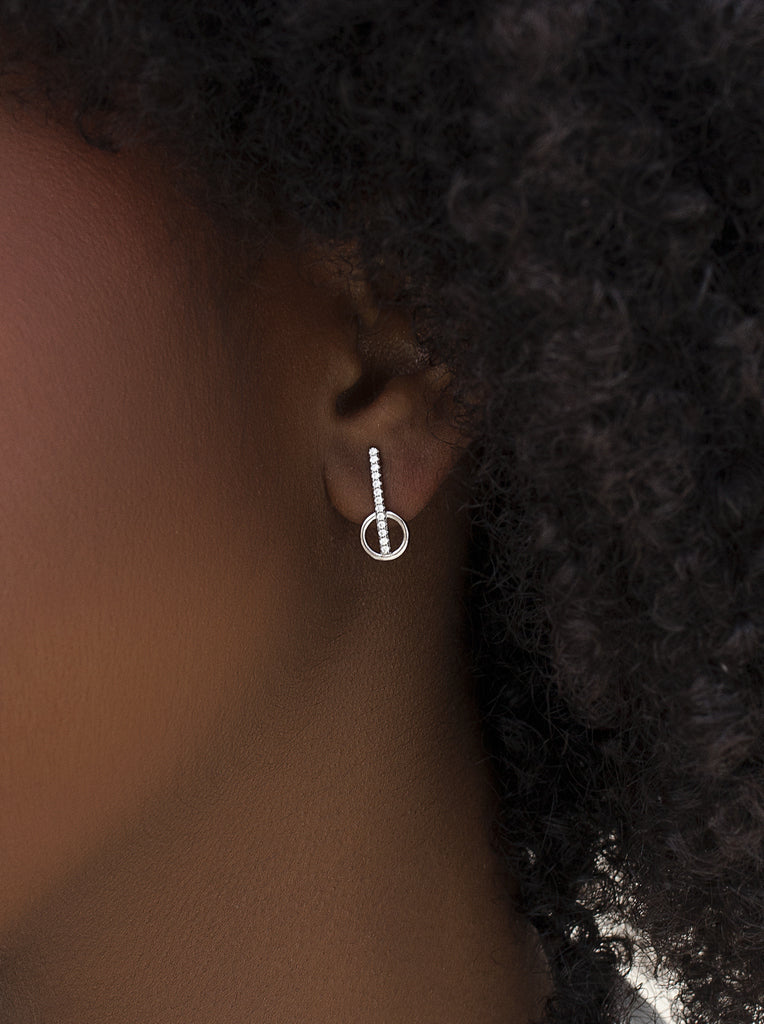 Pendientes pequeños con circonitas lineal y circulo