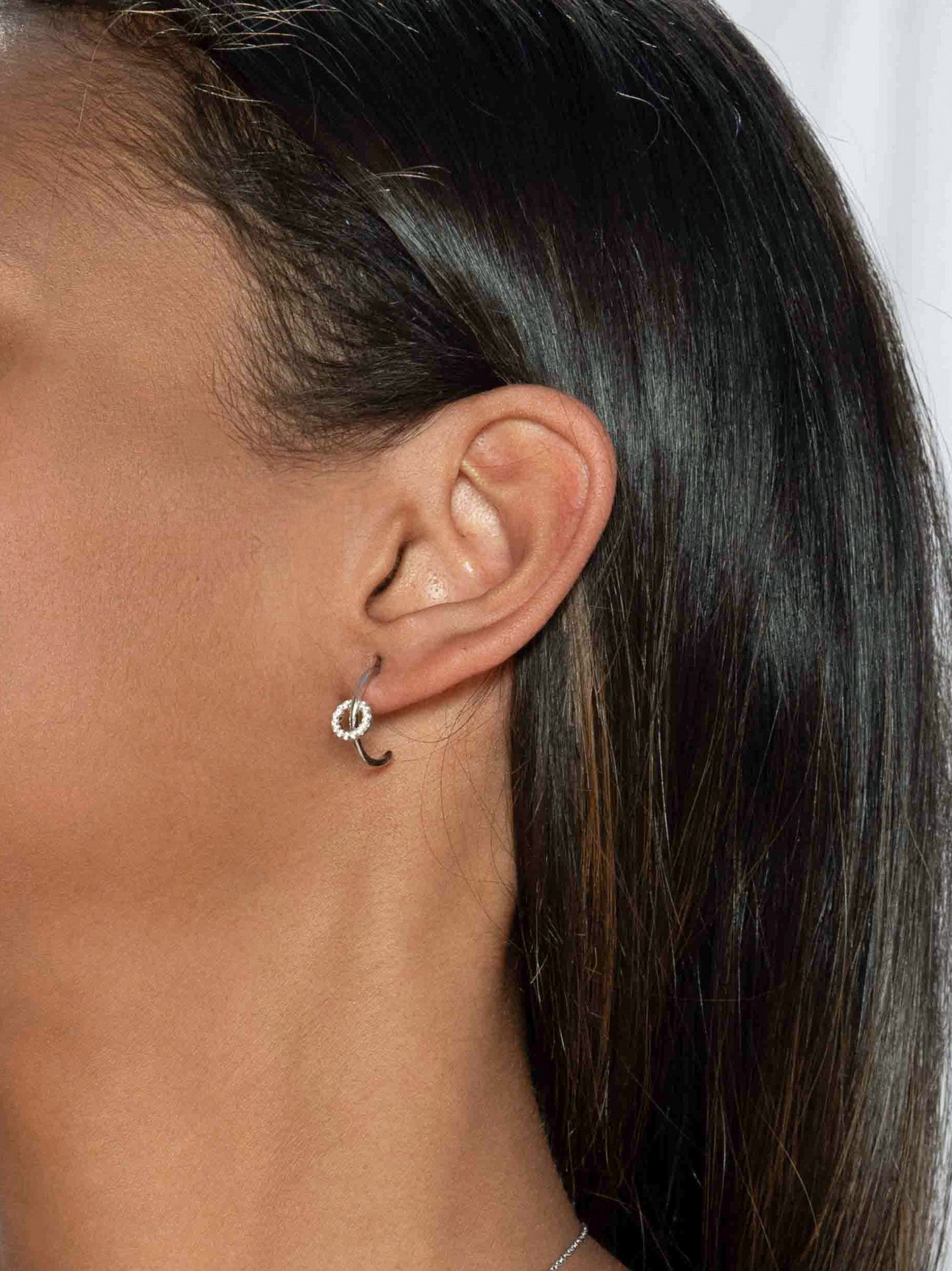 Pendientes pequeños con circonitas diseño doble circulo