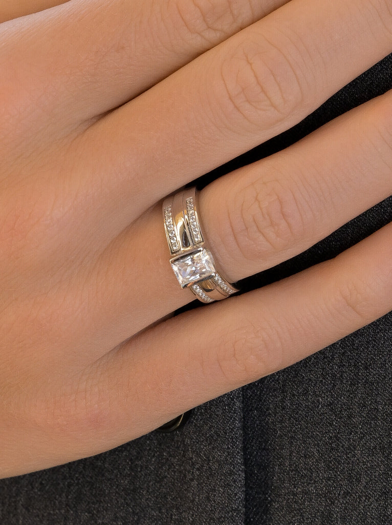 Anillos criconitas de plata con diseño geométrico