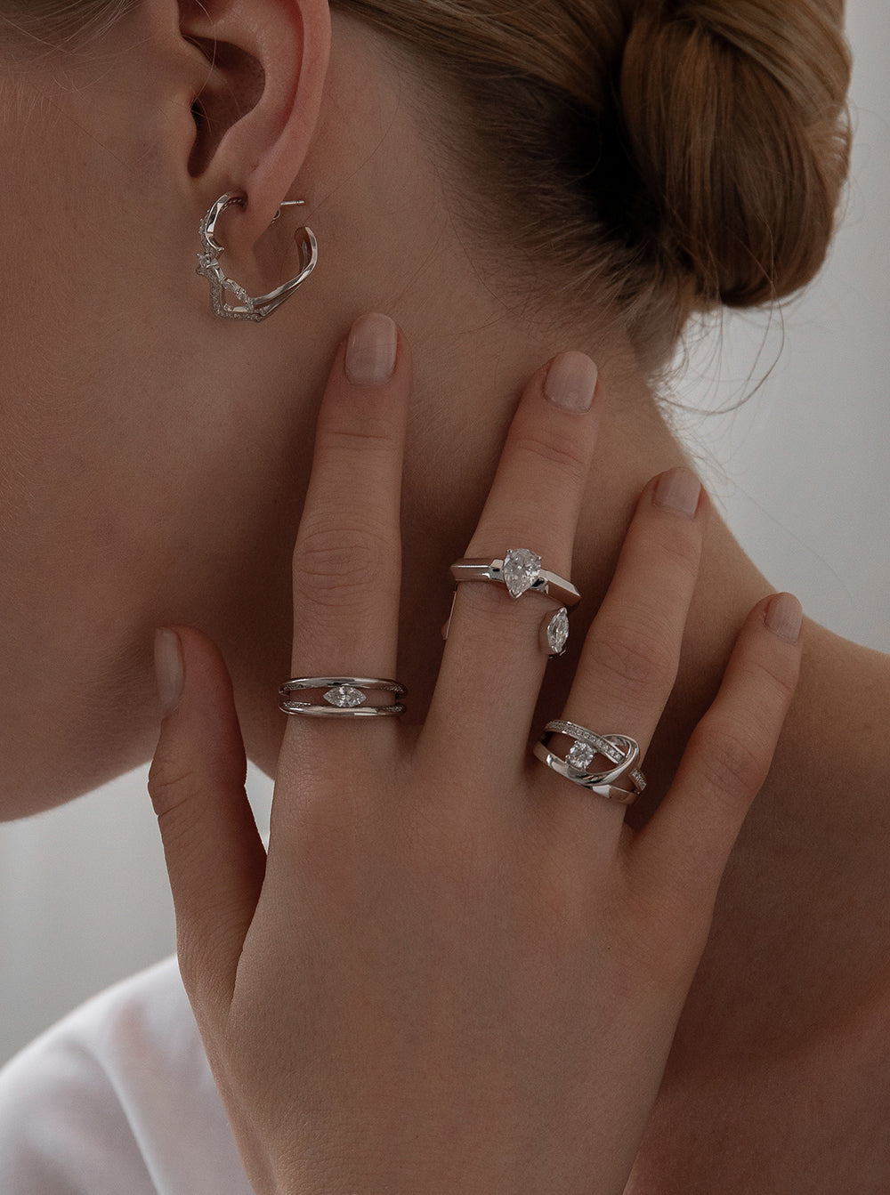 Anneaux en criconiteargent avec zircon central design enchevêtré