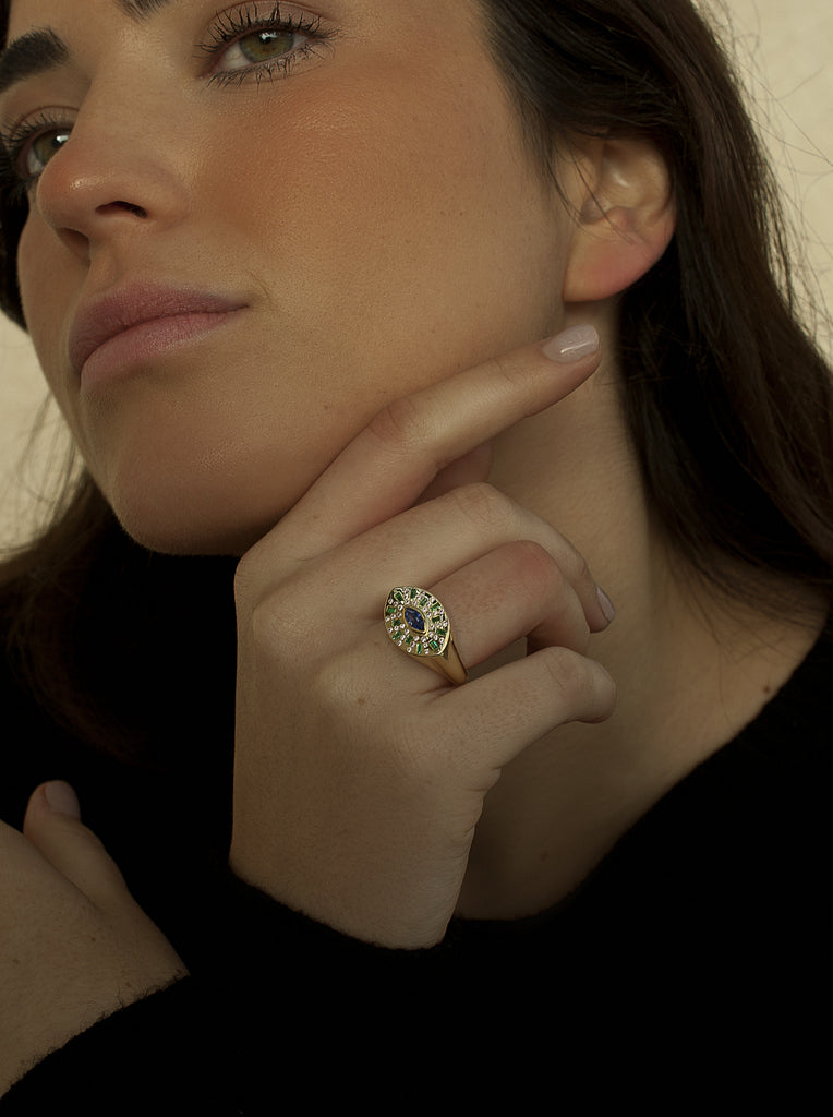 Anillos con piedras tono zafiro en talla marquesa
