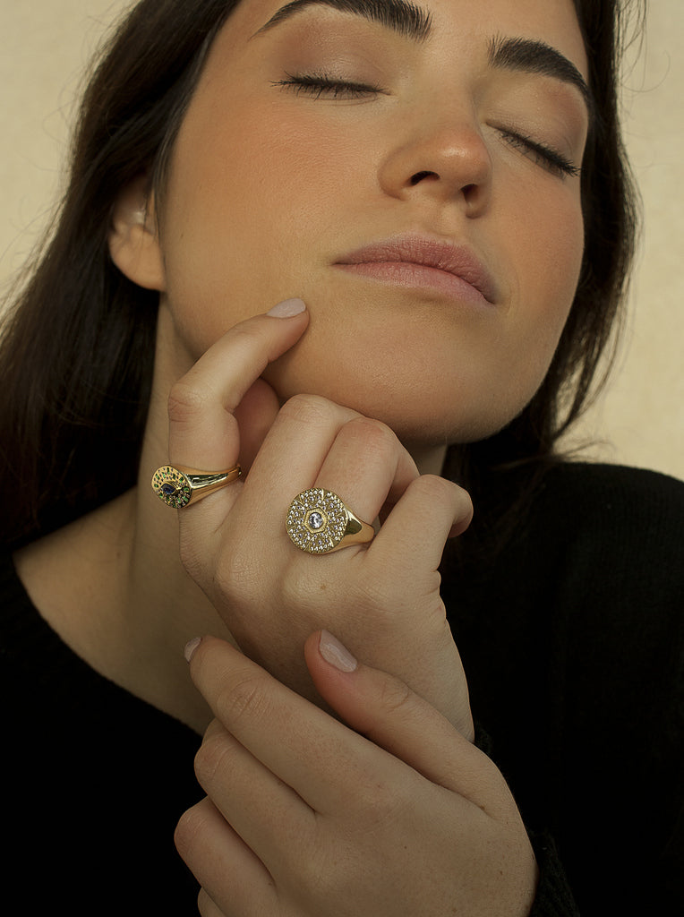 Anillos con piedras tono zafiro en talla marquesa