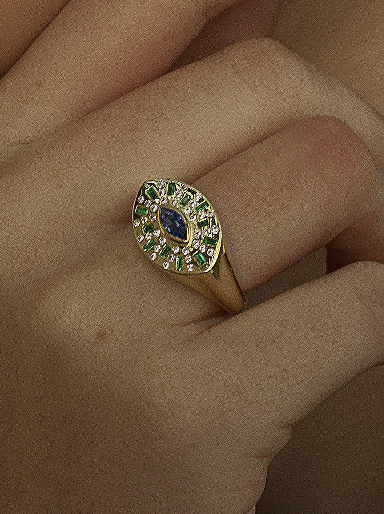 Anillos con piedras tono zafiro en talla marquesa