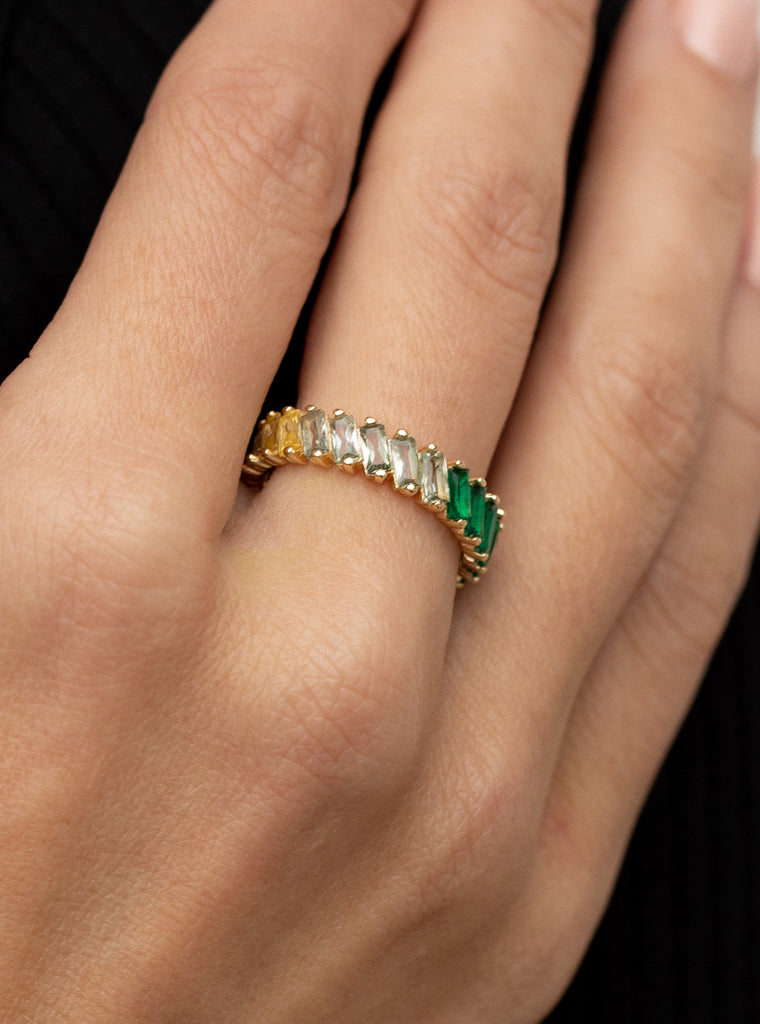 Anillos con piedras en tonos verdes talla baguette