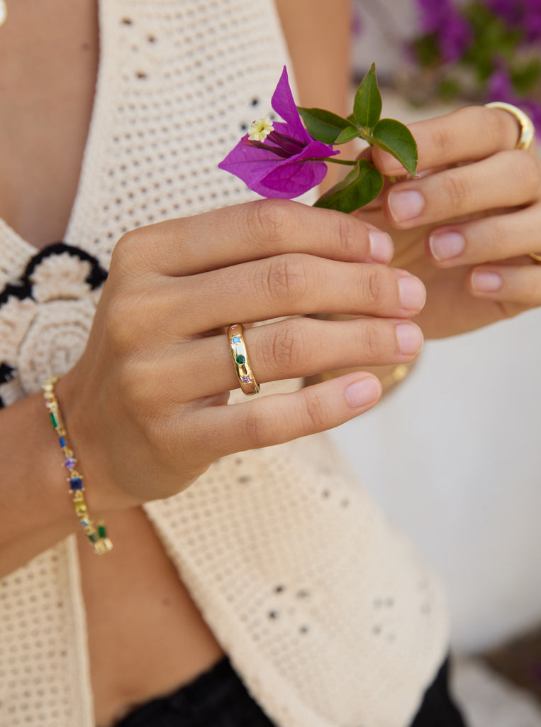 Anillo de plata bañados en oro con gemas de colores
