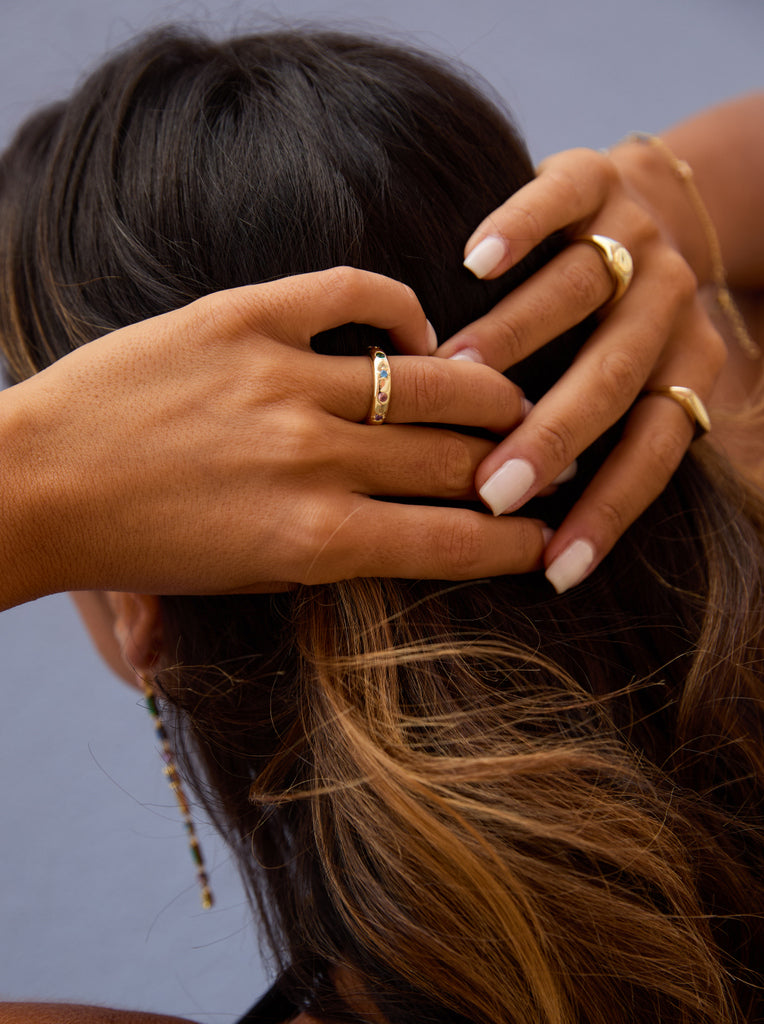 Anillo de plata bañados en oro con gemas de colores