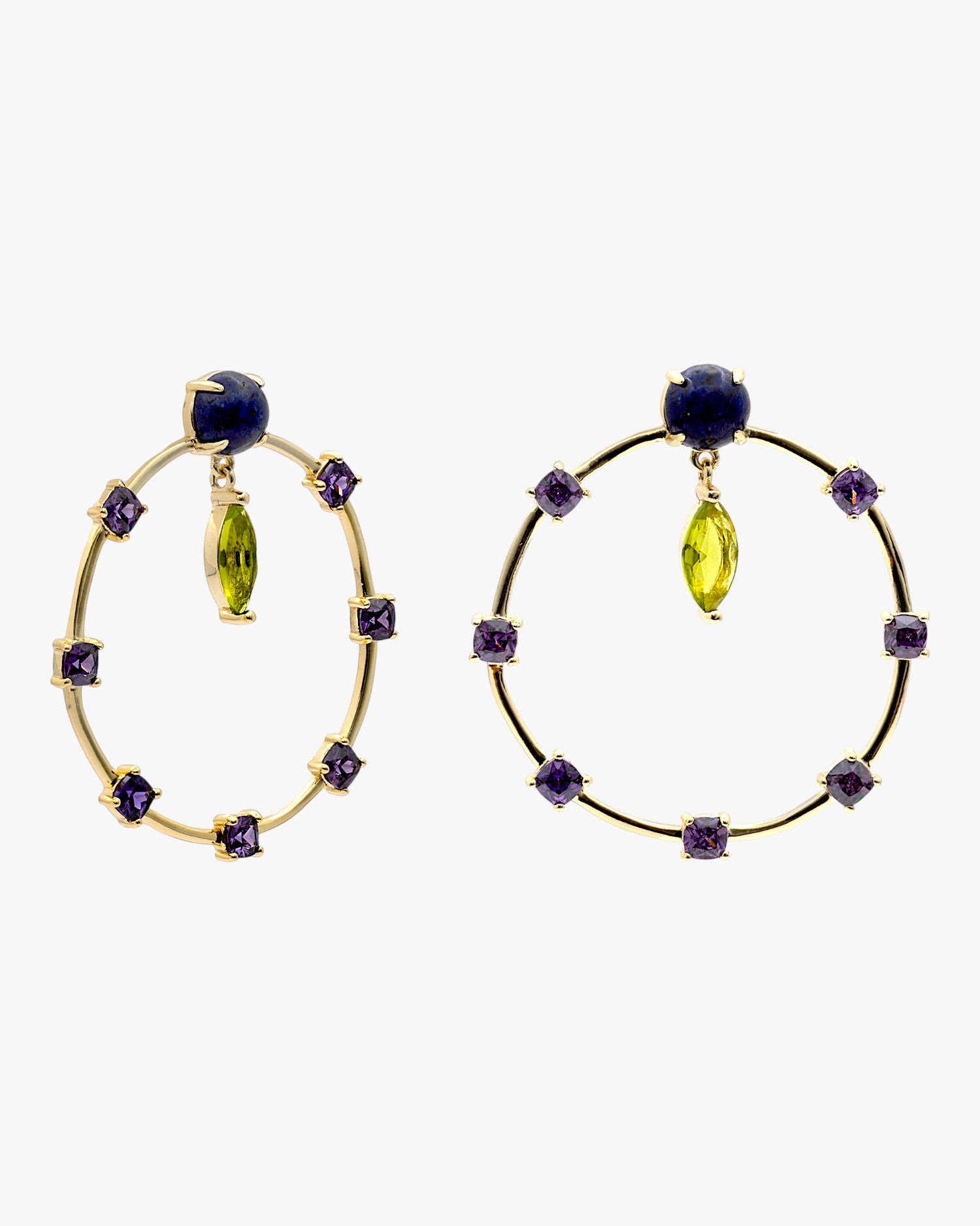 Pendientes originales estilo aro en tonos púrpura