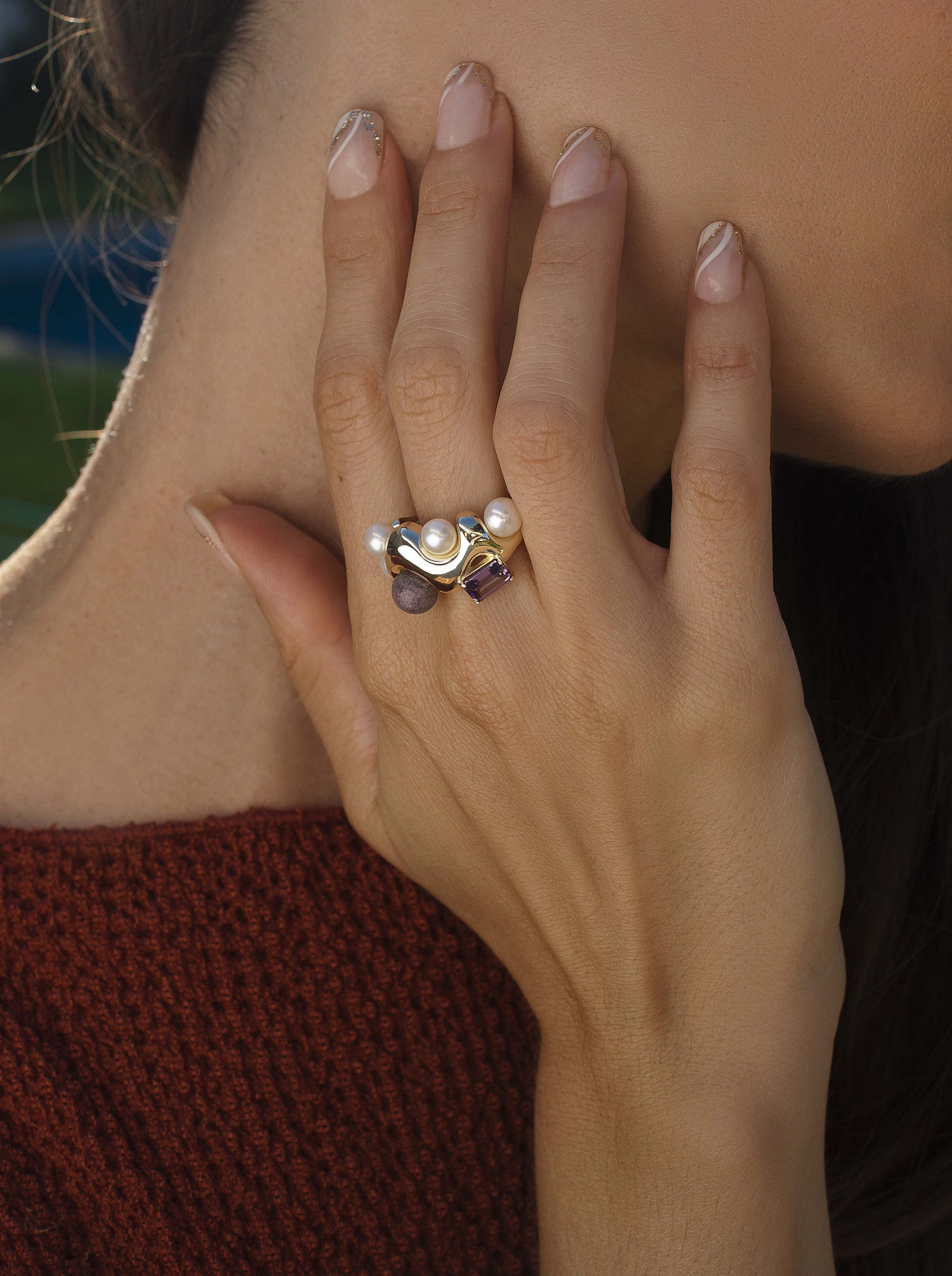 Anillos de diseño con piedras en tonos morados