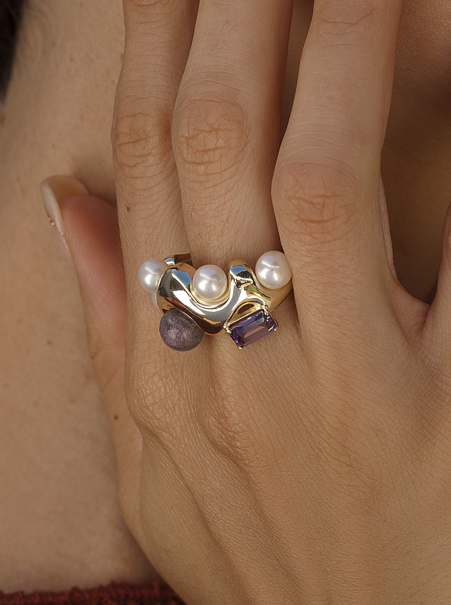 Anillos de diseño con piedras en tonos morados